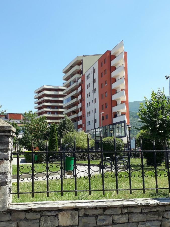 Spacious Apartment Next To The Bus Station And Walking Distance To The Old Town And Shopping Malls Prizren Exterior foto