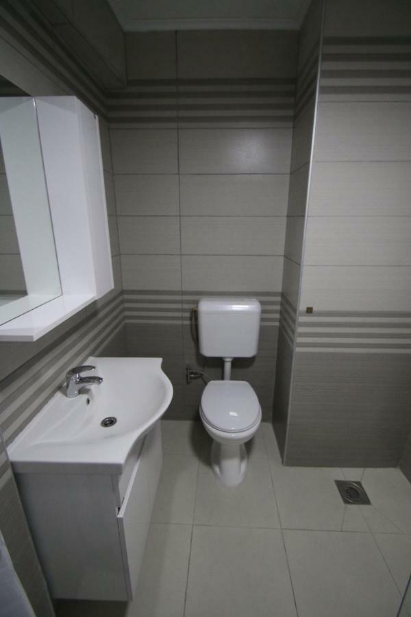 Spacious Apartment Next To The Bus Station And Walking Distance To The Old Town And Shopping Malls Prizren Exterior foto